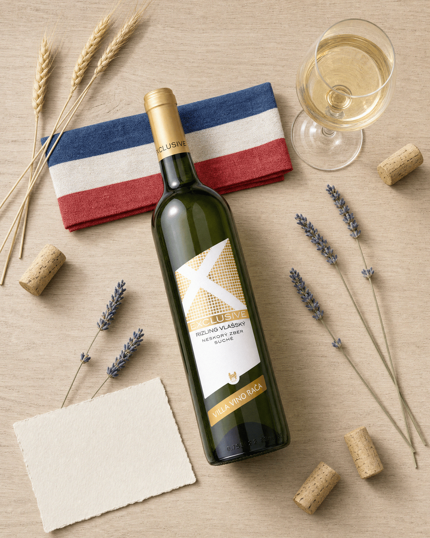 Rizling vlašský Exclusive, biele víno Villa Vino Rača, fľaša a pohár
